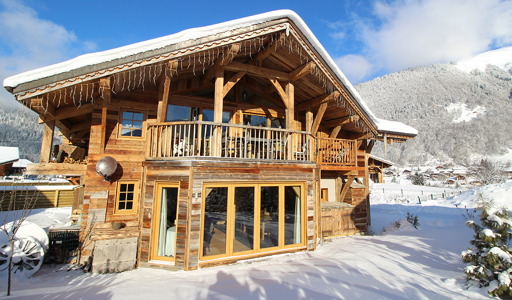 Chalet du Chene in the snow